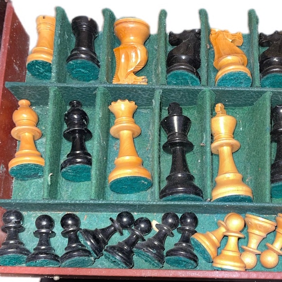 Vintage Wooden Chess Set Weighted With Case *Missing 1 Piece*